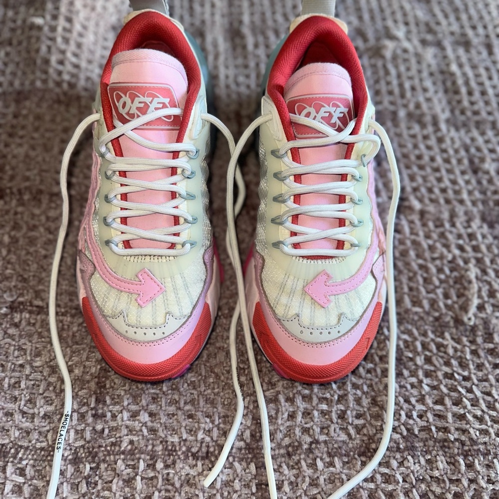 Off White
Odsy 2000 Mix Media Chunky Sneakers